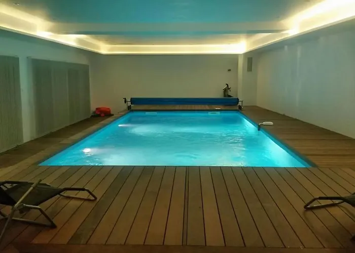 Du Des Miroirs Avec Piscine Privée