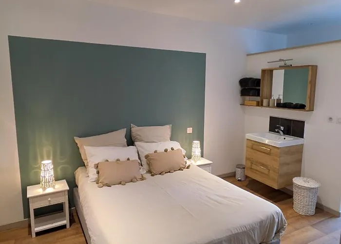 Du Des Miroirs Avec Piscine Privée Appartement