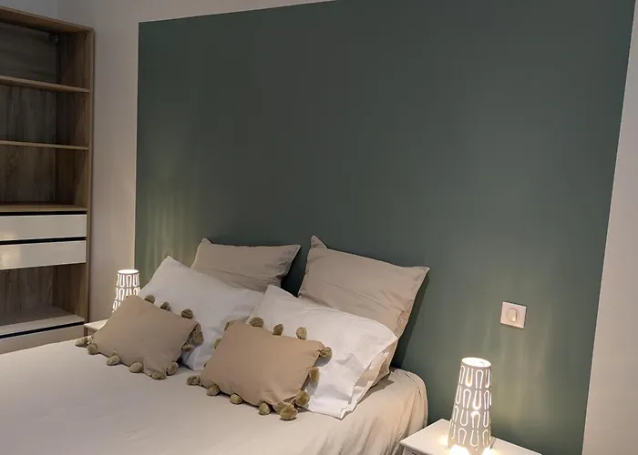 Appartement Du Des Miroirs Avec Piscine Privée *